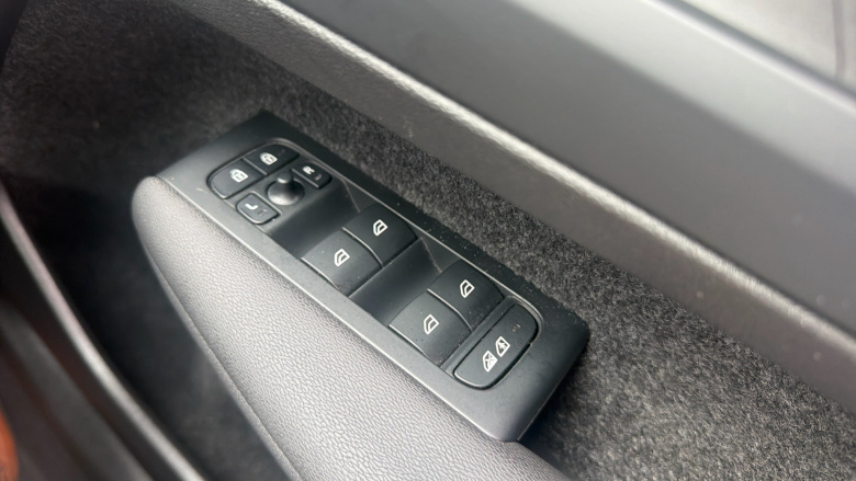 Volvo Xc40 1.5 T4 Recharge PHEV Plus Dark 5dr Auto Estate